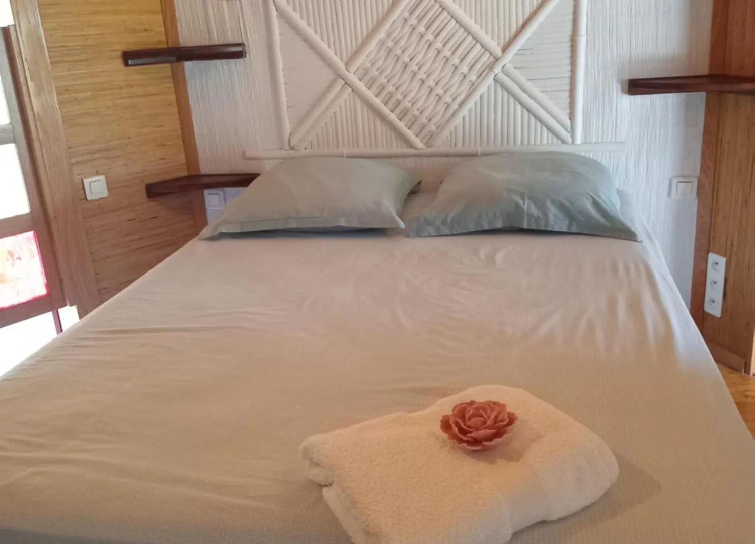 Fare Mama Fenua Plage Baleines Moorea Temae Teavaro
